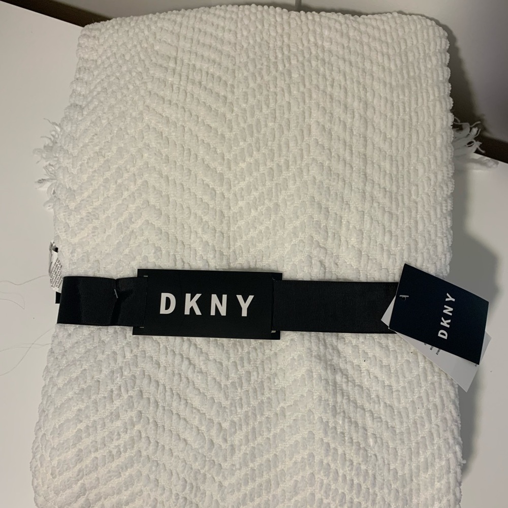 NWT: DKNY White Throw Blanket